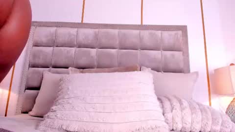 Snapshot of dakotawangi chatting on July 7, 7:23 am online show from July 7, 7:23 am