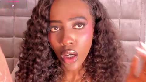 Snapshot of dakotawangi chatting on July 20, 10:39 am online show from July 20, 10:39 am