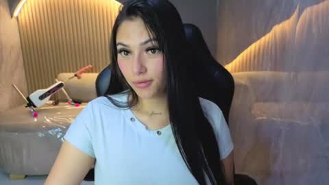 Snapshot of dakotha_v chatting on June 26, 8:13 pm Dakotha online show from June 26, 8:13 pm