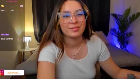 dakottaa__ online show from December 1, 11:54 pm