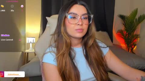 Snapshot of dakottaa__ chatting on April 4, 11:35 pm dakottaa__ online show from April 4, 11:35 pm