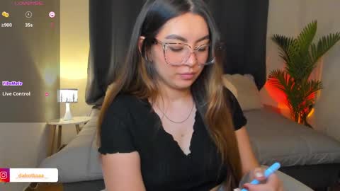 Snapshot of dakottaa__ chatting on April 13, 11:43 pm dakottaa__ online show from April 13, 11:43 pm
