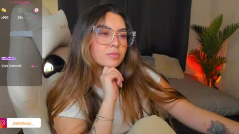Snapshot of dakottaa__ chatting on April 16, 12:11 am dakottaa__ online show from April 16, 12:11 am