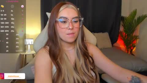 Snapshot of dakottaa__ chatting on April 23, 12:01 am dakottaa__ online show from April 23, 12:01 am