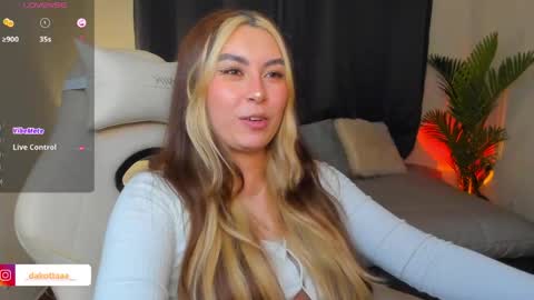 Snapshot of dakottaa__ chatting on May 15, 10:50 pm dakottaa__ online show from May 15, 10:50 pm