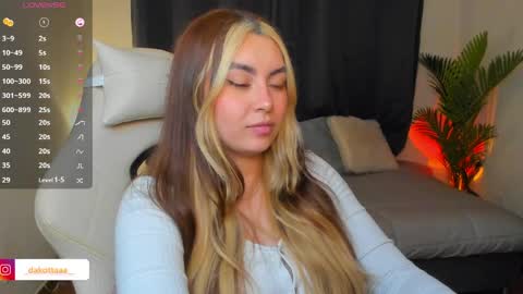 Snapshot of dakottaa__ chatting on May 15, 11:01 pm dakottaa__ online show from May 15, 11:01 pm