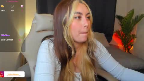 Snapshot of dakottaa__ chatting on May 15, 11:45 pm dakottaa__ online show from May 15, 11:45 pm