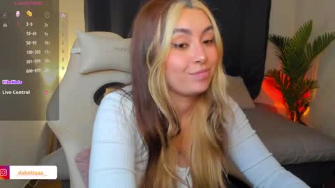 Snapshot of dakottaa__ chatting on May 16, 12:18 am dakottaa__ online show from May 16, 12:18 am