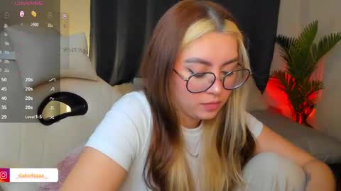 Snapshot of dakottaa__ chatting on May 20, 1:01 am dakottaa__ online show from May 20, 1:01 am