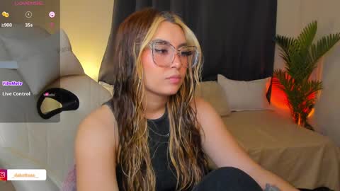 Snapshot of dakottaa__ chatting on May 31, 12:08 am dakottaa__ online show from May 31, 12:08 am