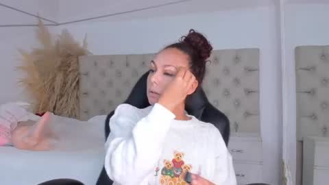 Snapshot of dalaymoore_ chatting on July 26, 8:49 pm Dalay online show from July 26, 8:49 pm