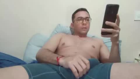 Snapshot of dale_guaya chatting on February 17, 7:53 pm dale_guaya online show from February 17, 7:53 pm