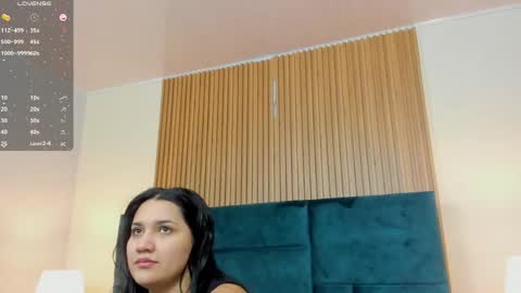 Snapshot of dalia_alissa chatting on May 21, 12:12 pm Violeta online show from May 21, 12:12 pm