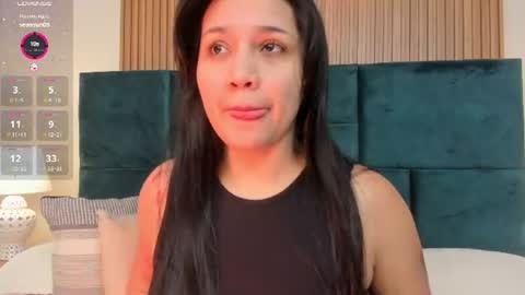 Snapshot of dalia_alissa chatting on July 7, 12:09 pm Violeta online show from July 7, 12:09 pm