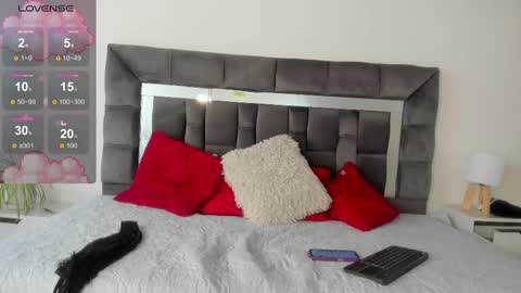 dalia_lux_ online show from September 9, 1:10 pm