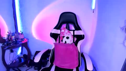 Dalia April online show from March 13, 10:16 pm