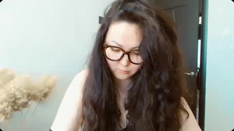 Snapshot of dalidayes chatting on March 30, 5:08 am Dali online show from March 30, 5:08 am