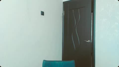 Snapshot of dalidayes chatting on April 10, 7:13 am Dali online show from April 10, 7:13 am