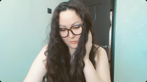 Snapshot of dalidayes chatting on April 12, 4:39 am Dali online show from April 12, 4:39 am