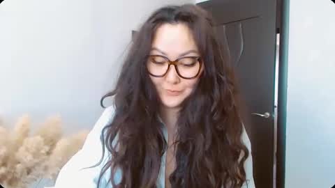 Snapshot of dalidayes chatting on April 19, 5:40 am Dali online show from April 19, 5:40 am