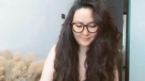 Snapshot of dalidayes chatting on May 17, 4:32 am Dali online show from May 17, 4:32 am