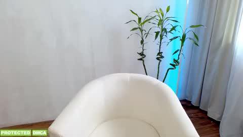 Snapshot of dalila_lay chatting on March 16, 10:19 am Dalila online show from March 16, 10:19 am