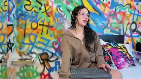 Dali Luu  online show from July 12, 6:21 pm