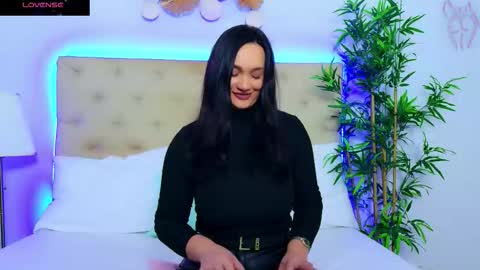 daliyaa_ online show from November 10, 1:10 pm