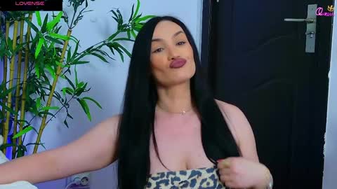 daliyaa_ online show from May 11, 2:45 pm