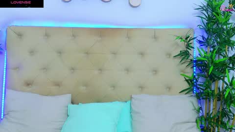 daliyaa_ online show from May 19, 11:49 am