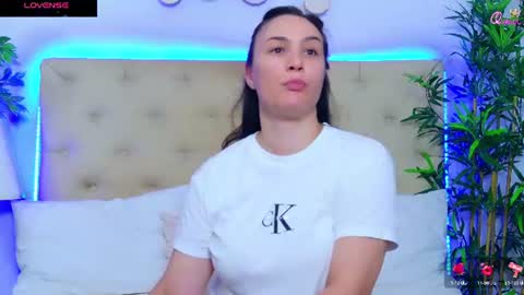 daliyaa_ online show from July 1, 11:56 am