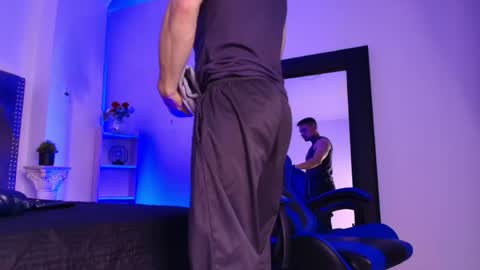 Dallas whitee online show from April 27, 7:56 pm
