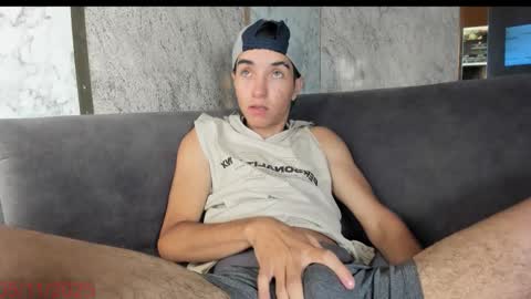 Snapshot of dallen_grant chatting on November 5, 1:33 pm Dallen Grant online show from November 5, 1:33 pm