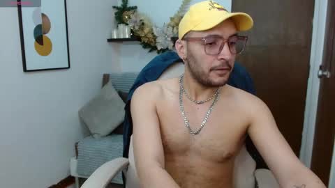 Snapshot of dami_duarte chatting on December 16, 1:32 am Damian Duarte online show from December 16, 1:32 am