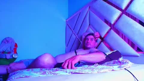 Snapshot of damian_0424 chatting on November 1, 4:25 am damian online show from November 1, 4:25 am