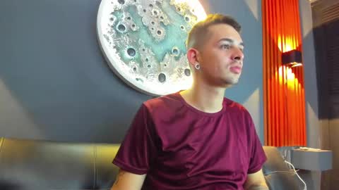 Snapshot of damian__oliver chatting on December 7, 2:53 am Damian Oliver online show from December 7, 2:53 am