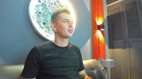 Snapshot of damian__oliver chatting on December 11, 1:05 am Damian Oliver online show from December 11, 1:05 am