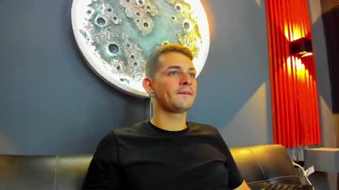 Snapshot of damian__oliver chatting on December 15, 6:07 am Damian Oliver online show from December 15, 6:07 am