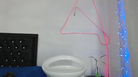 Snapshot of damian_hart_24cm chatting on May 7, 12:10 pm damian_hart_24cm online show from May 7, 12:10 pm