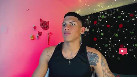 Snapshot of damian_latinxxx chatting on December 19, 2:56 am Damian online show from December 19, 2:56 am