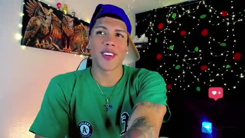 Snapshot of damian_latinxxx chatting on December 22, 3:11 am Damian online show from December 22, 3:11 am