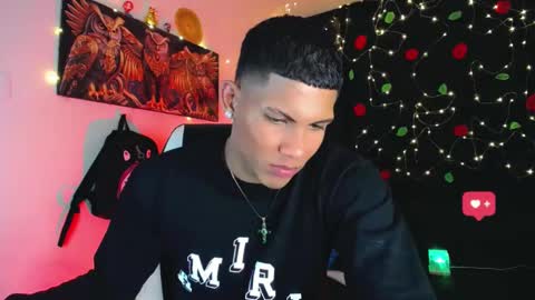 Snapshot of damian_latinxxx chatting on December 24, 2:54 am Damian online show from December 24, 2:54 am