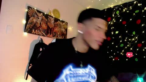 Snapshot of damian_latinxxx chatting on December 28, 8:58 am Damian online show from December 28, 8:58 am