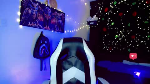 Snapshot of damian_latinxxx chatting on December 31, 2:40 am Damian online show from December 31, 2:40 am