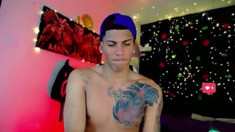 Snapshot of damian_latinxxx chatting on December 31, 5:44 am Damian online show from December 31, 5:44 am