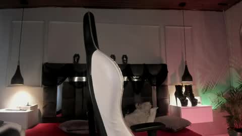 damian_rock_ online show from May 2, 8:14 pm