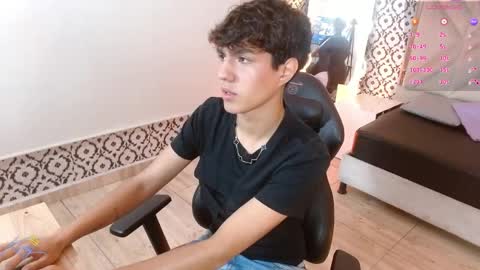 Snapshot of damian_tay chatting on April 13, 11:37 am damian_tay online show from April 13, 11:37 am