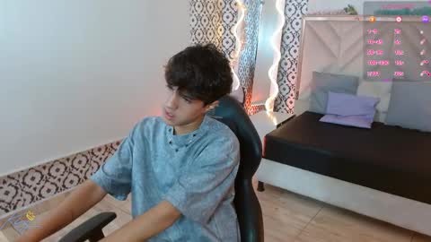 Snapshot of damian_tay chatting on April 18, 11:47 am damian_tay online show from April 18, 11:47 am