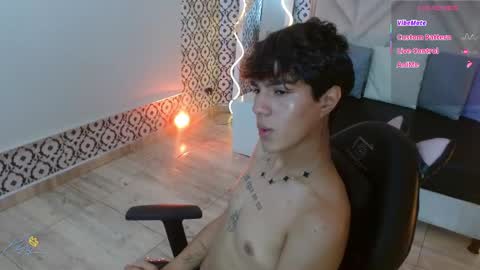 Snapshot of damian_tay chatting on April 23, 12:29 pm damian_tay online show from April 23, 12:29 pm