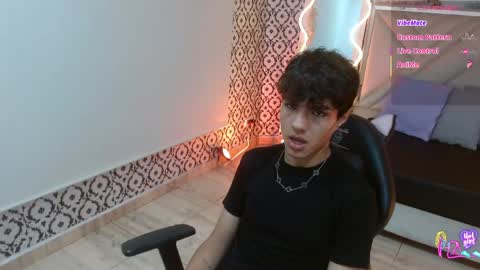 Snapshot of damian_tay chatting on April 24, 11:34 am damian_tay online show from April 24, 11:34 am